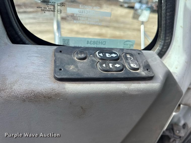 image for item DH9834 2010 International LF627 semi truck