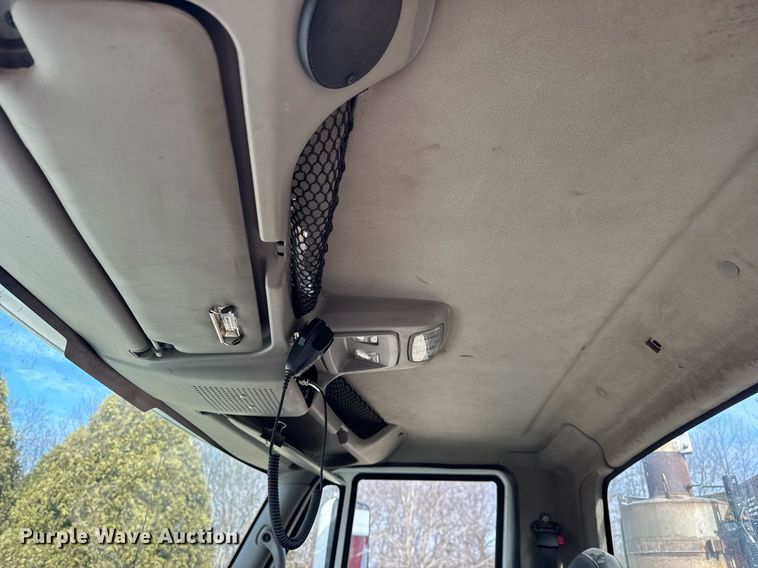 image for item DH9834 2010 International LF627 semi truck