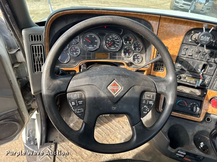 image for item DH9834 2010 International LF627 semi truck