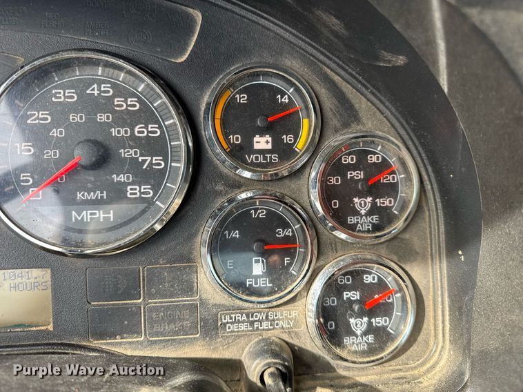 image for item DH9834 2010 International LF627 semi truck