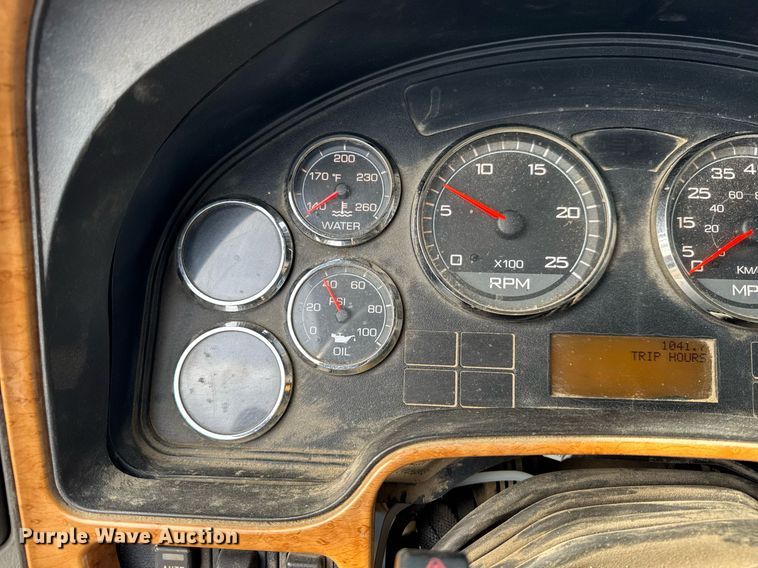 image for item DH9834 2010 International LF627 semi truck