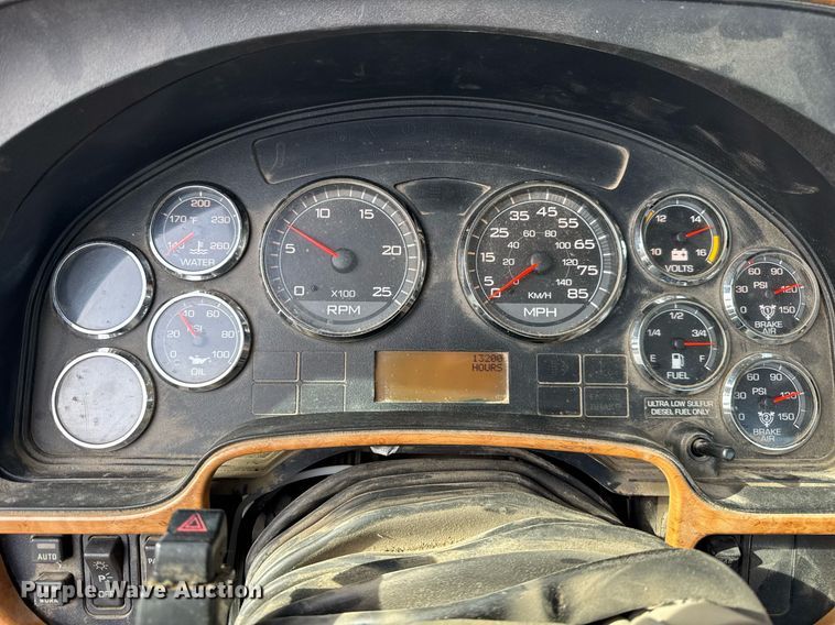 image for item DH9834 2010 International LF627 semi truck