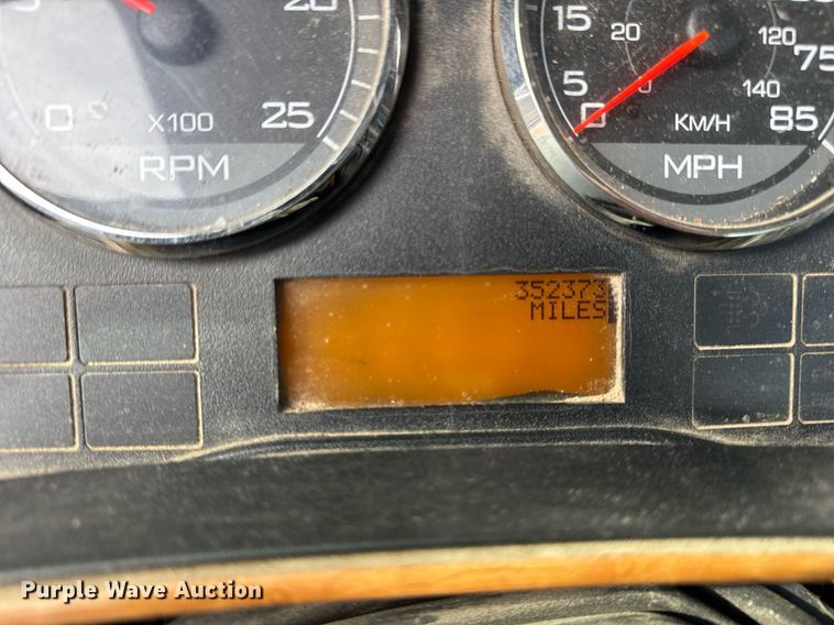 image for item DH9834 2010 International LF627 semi truck