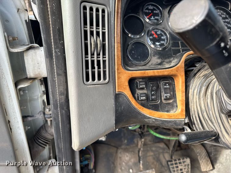 image for item DH9834 2010 International LF627 semi truck