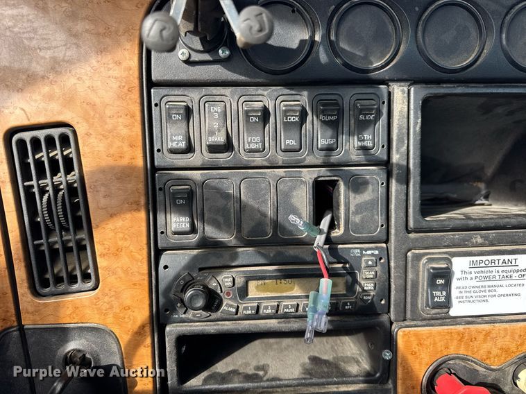 image for item DH9834 2010 International LF627 semi truck