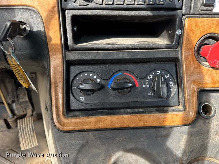 image for item DH9834 2010 International LF627 semi truck