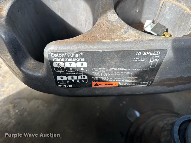 image for item DH9834 2010 International LF627 semi truck