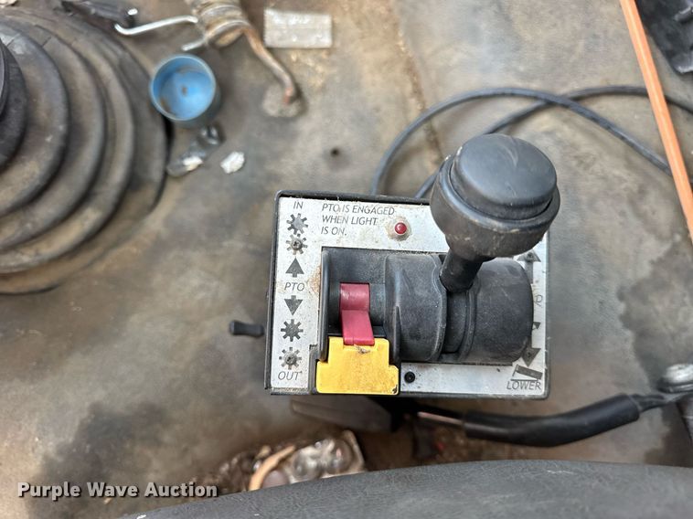 image for item DH9834 2010 International LF627 semi truck