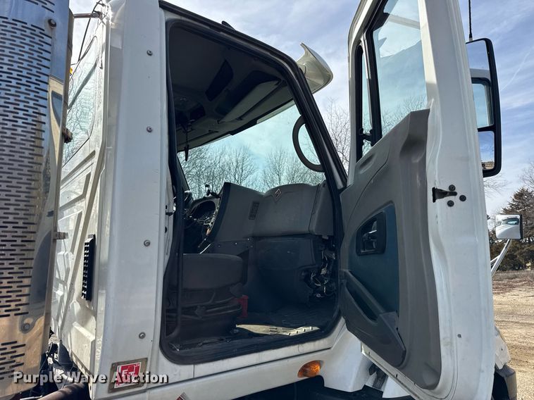 image for item DH9834 2010 International LF627 semi truck