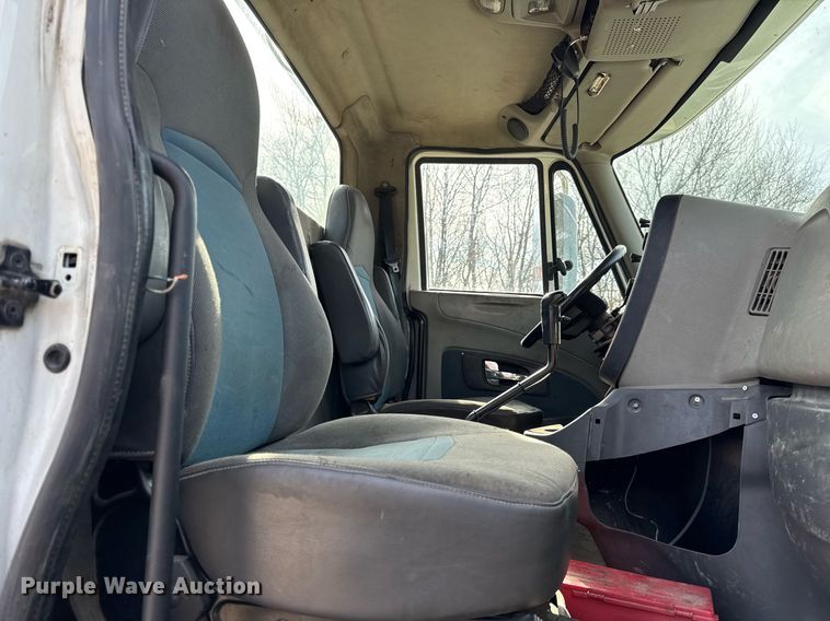 image for item DH9834 2010 International LF627 semi truck