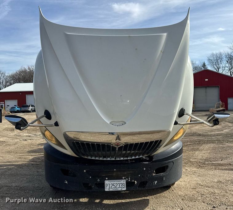 image for item DH9834 2010 International LF627 semi truck