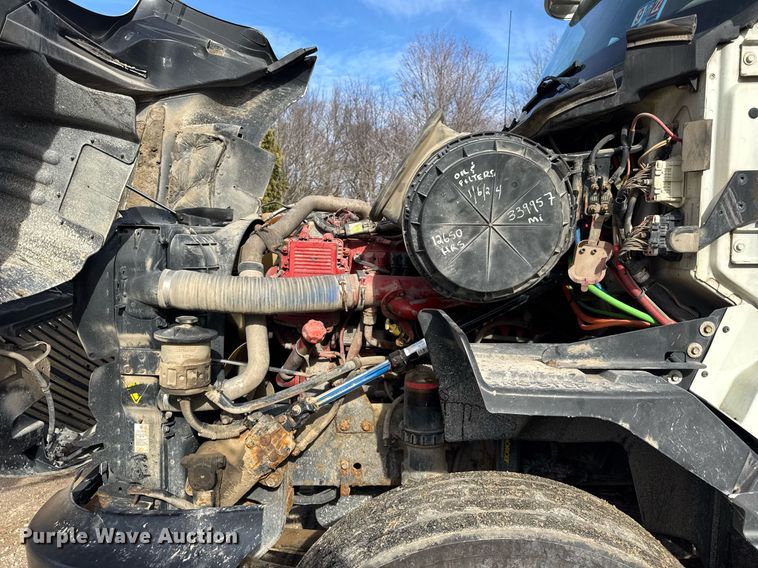 image for item DH9834 2010 International LF627 semi truck