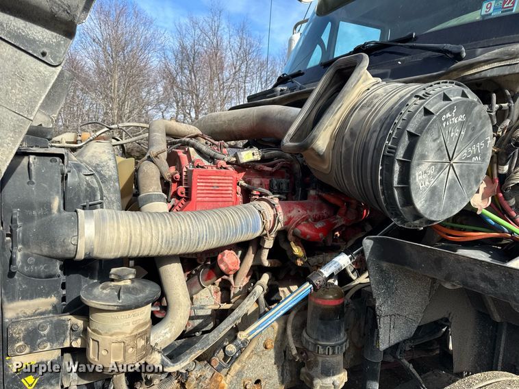 image for item DH9834 2010 International LF627 semi truck