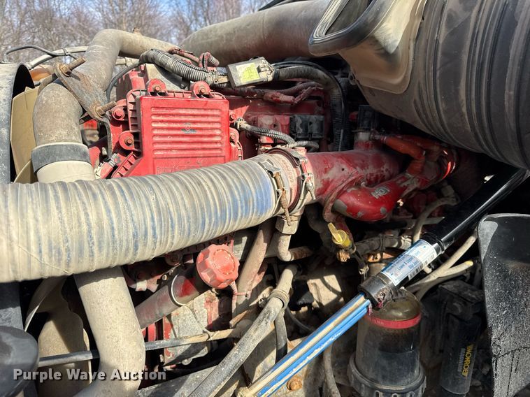 image for item DH9834 2010 International LF627 semi truck