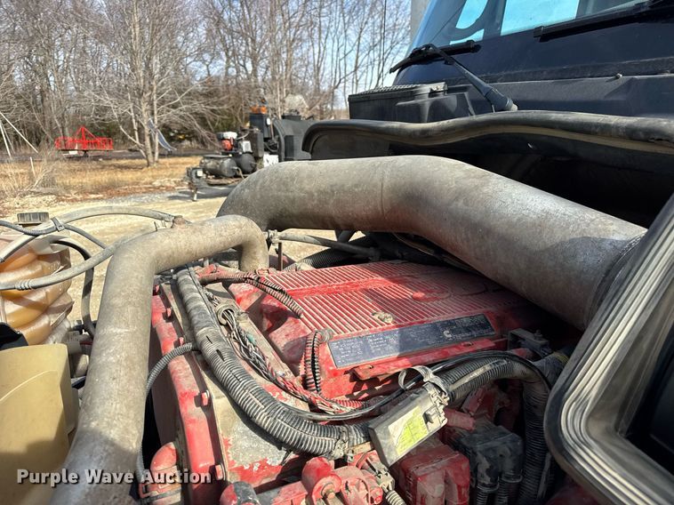 image for item DH9834 2010 International LF627 semi truck