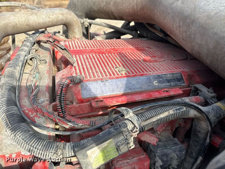 image for item DH9834 2010 International LF627 semi truck