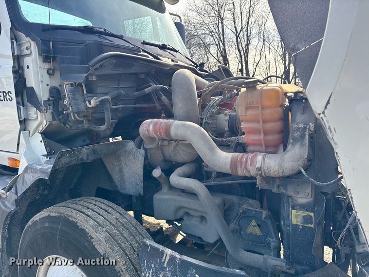 image for item DH9834 2010 International LF627 semi truck