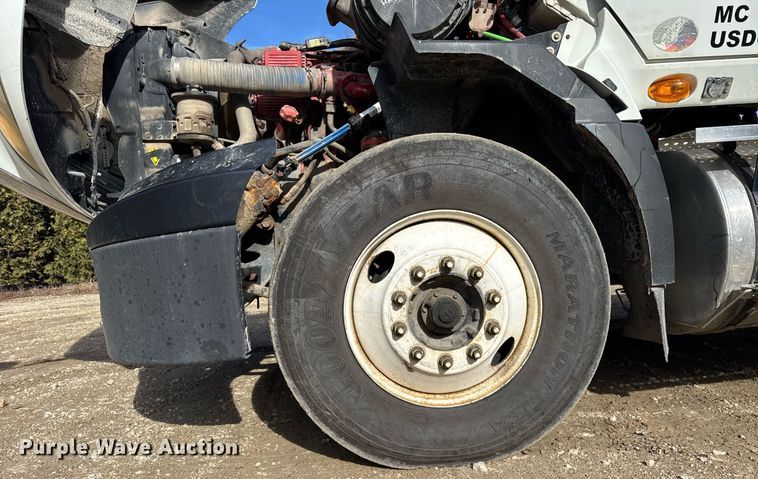 image for item DH9834 2010 International LF627 semi truck