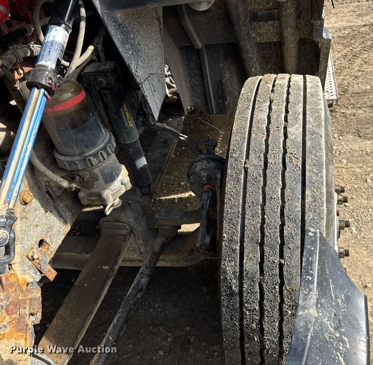 image for item DH9834 2010 International LF627 semi truck