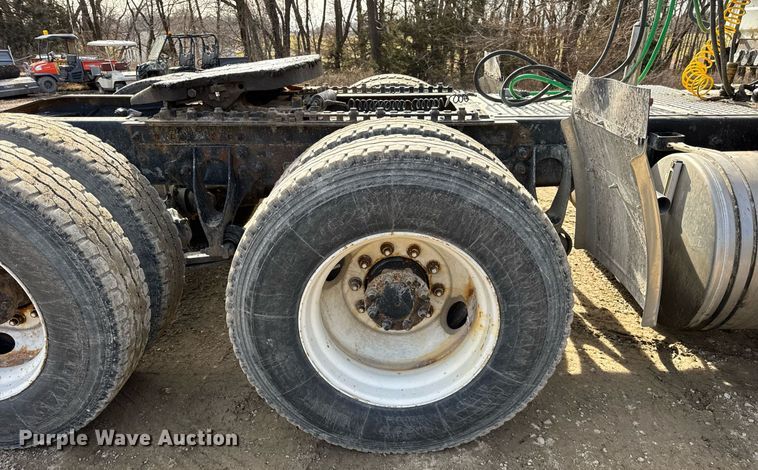 image for item DH9834 2010 International LF627 semi truck