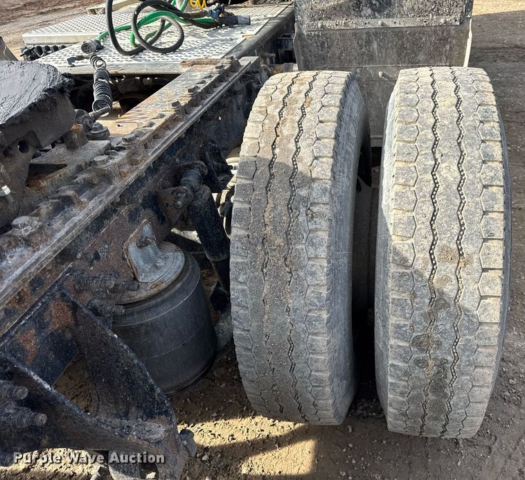 image for item DH9834 2010 International LF627 semi truck