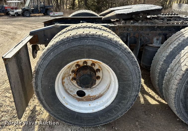 image for item DH9834 2010 International LF627 semi truck