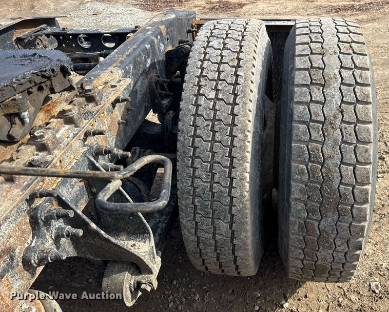 image for item DH9834 2010 International LF627 semi truck