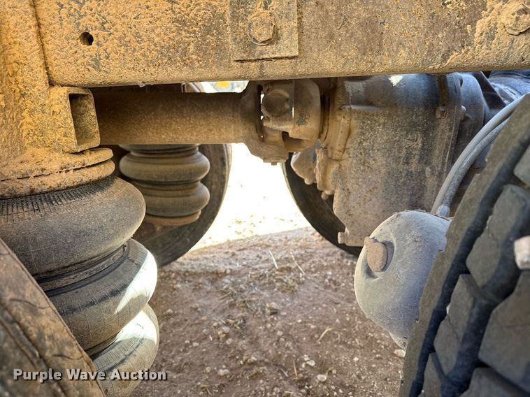 image for item DK6944 1998 Peterbilt 379 semi truck