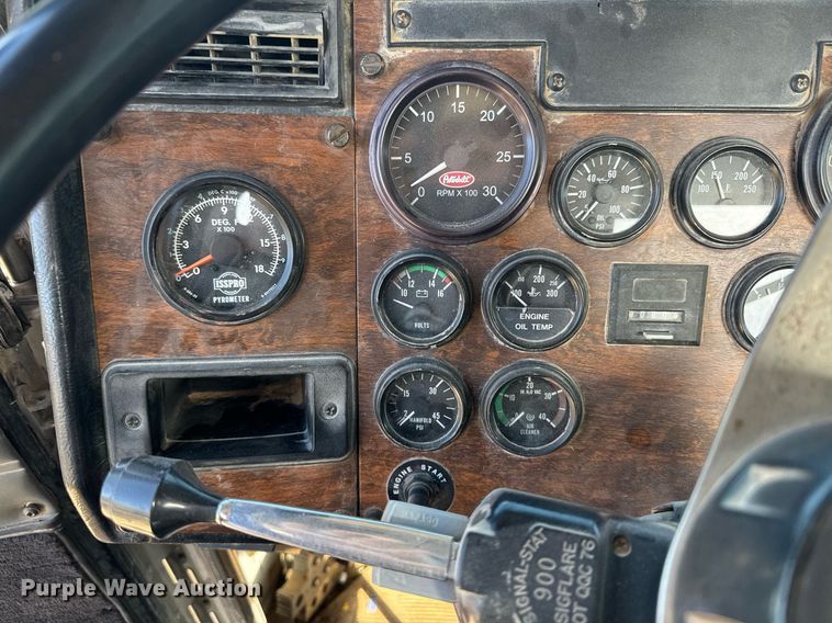image for item DK6944 1998 Peterbilt 379 semi truck