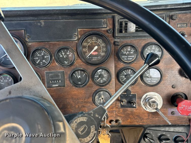 image for item DK6944 1998 Peterbilt 379 semi truck