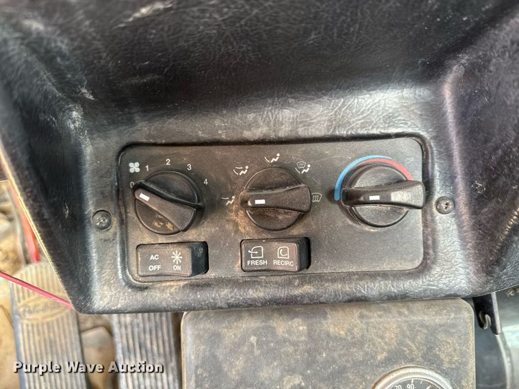 image for item DK6944 1998 Peterbilt 379 semi truck