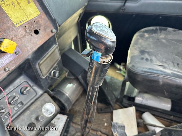 image for item DK6944 1998 Peterbilt 379 semi truck