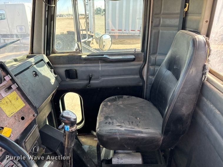 image for item DK6944 1998 Peterbilt 379 semi truck