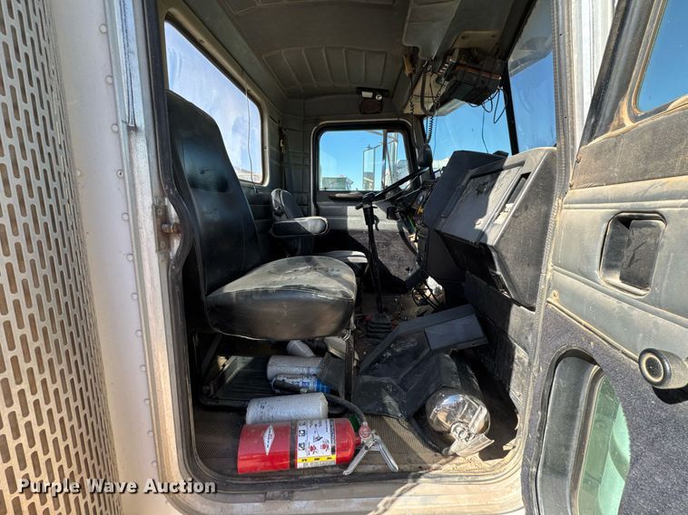 image for item DK6944 1998 Peterbilt 379 semi truck