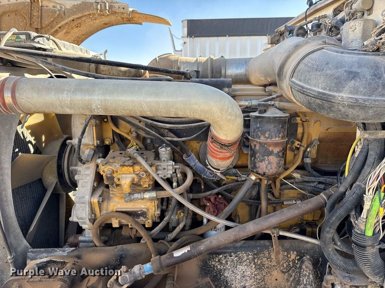 image for item DK6944 1998 Peterbilt 379 semi truck