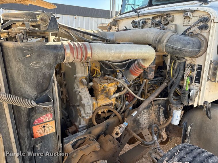image for item DK6944 1998 Peterbilt 379 semi truck