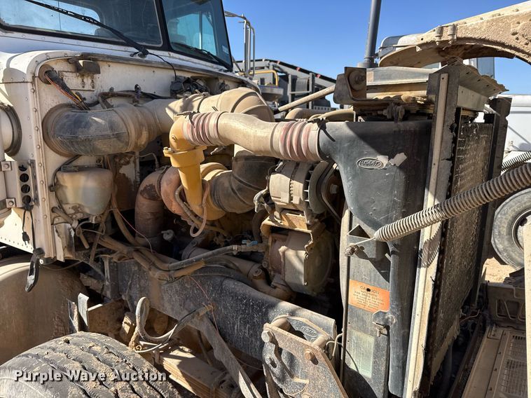 image for item DK6944 1998 Peterbilt 379 semi truck