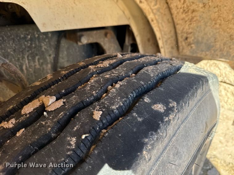 image for item DK6944 1998 Peterbilt 379 semi truck