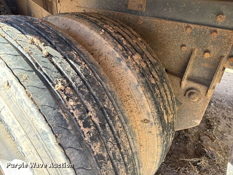 image for item DK6944 1998 Peterbilt 379 semi truck