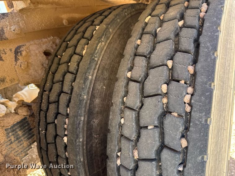 image for item DK6944 1998 Peterbilt 379 semi truck