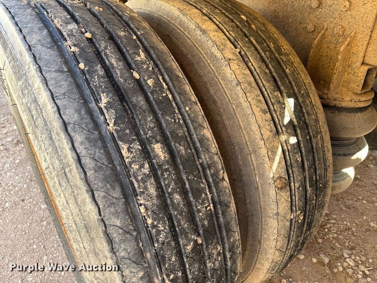 image for item DK6944 1998 Peterbilt 379 semi truck