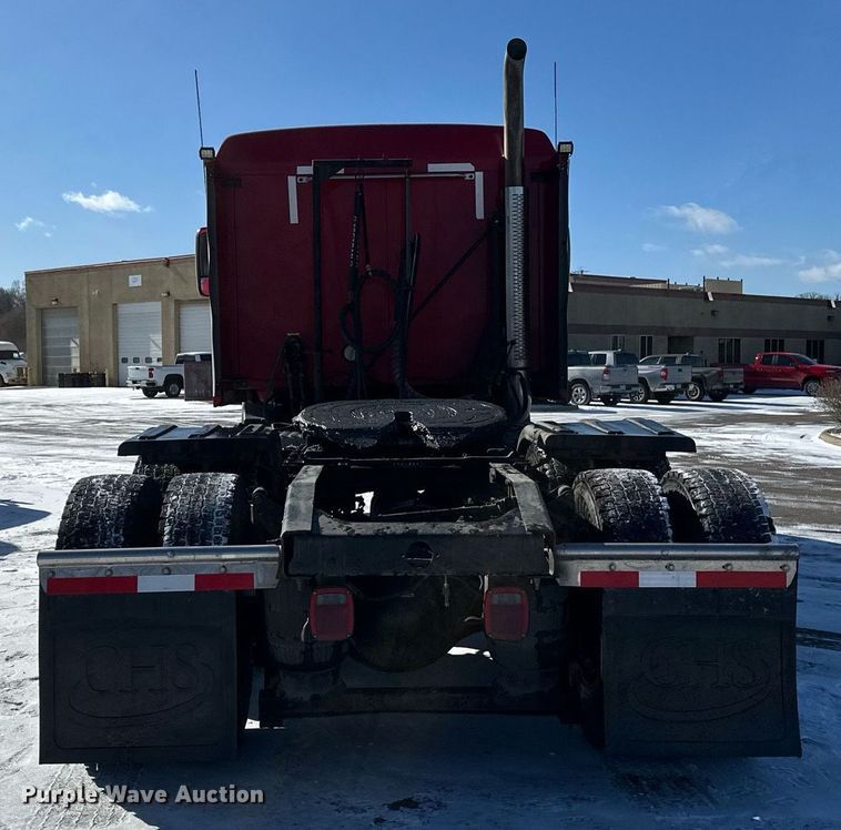 image for item DN0983 2015 Mack CXU613 semi truck