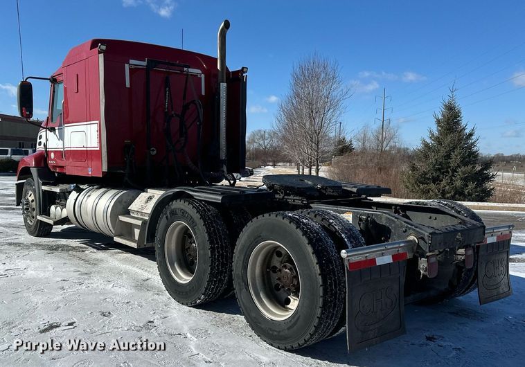 image for item DN0983 2015 Mack CXU613 semi truck