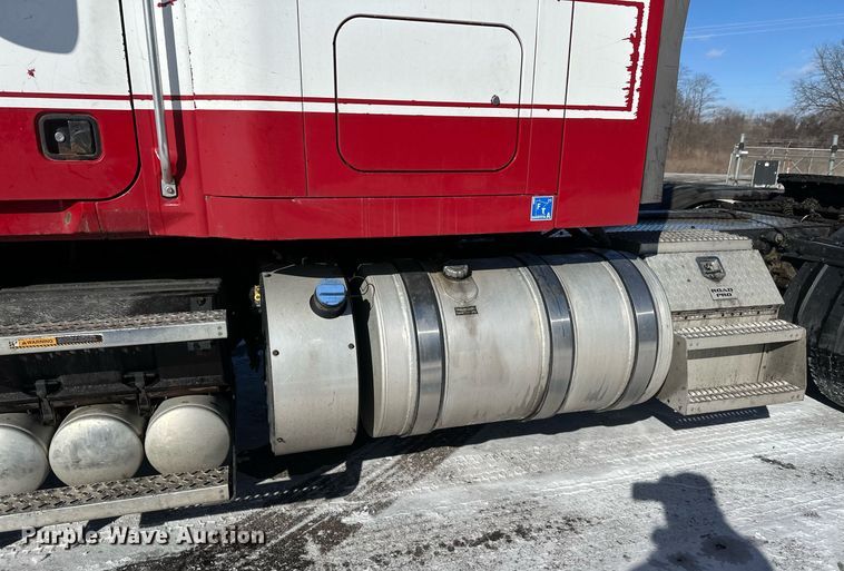 image for item DN0983 2015 Mack CXU613 semi truck