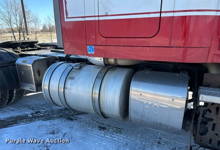 image for item DN0983 2015 Mack CXU613 semi truck