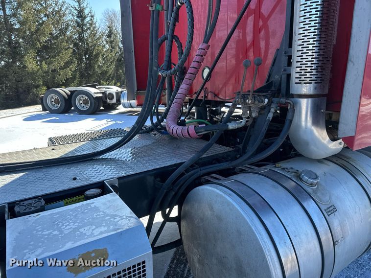 image for item DN0983 2015 Mack CXU613 semi truck