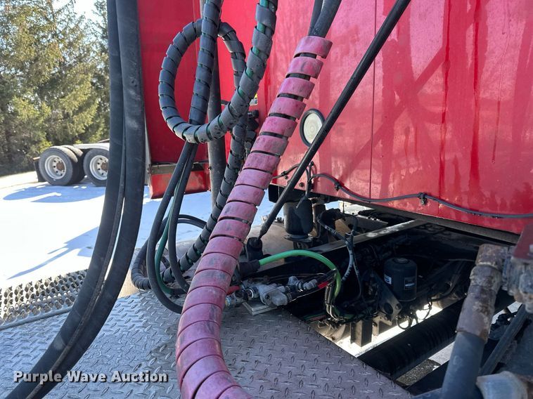 image for item DN0983 2015 Mack CXU613 semi truck