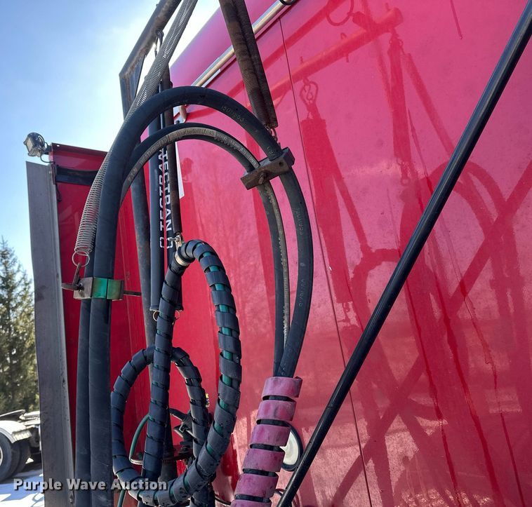 image for item DN0983 2015 Mack CXU613 semi truck