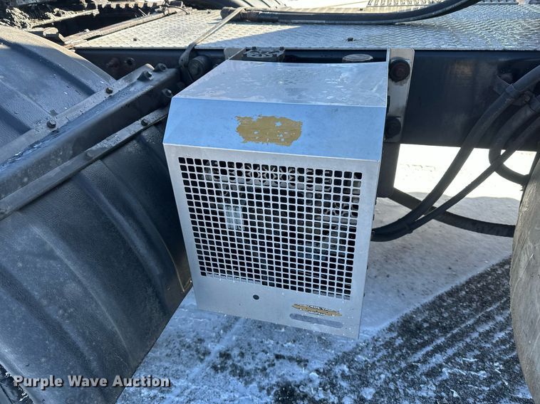 image for item DN0983 2015 Mack CXU613 semi truck