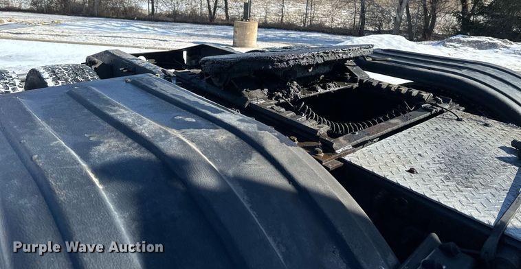 image for item DN0983 2015 Mack CXU613 semi truck